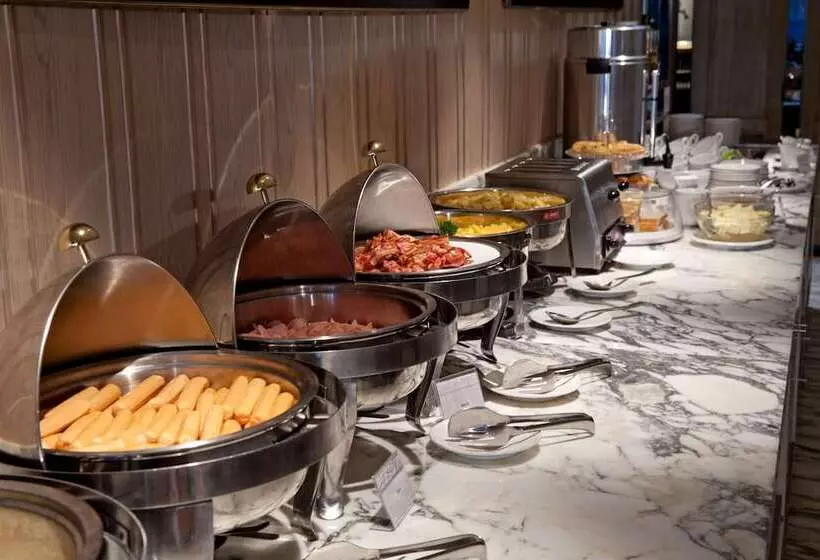 Отель Arcadia Suites Bangkok