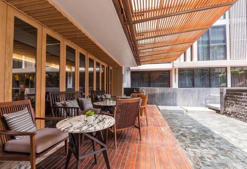 Отель Arcadia Suites Bangkok