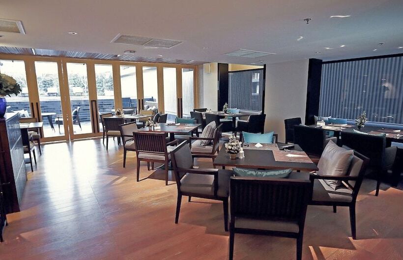 Отель Arcadia Suites Bangkok