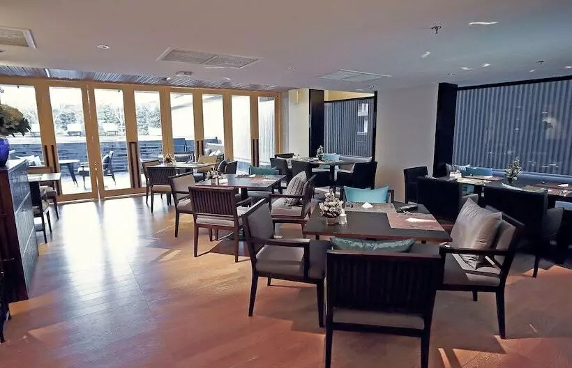 Отель Arcadia Suites Bangkok