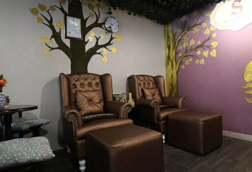 Отель Arcadia Suites Bangkok