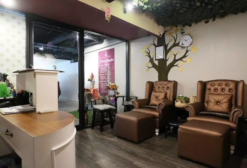 Отель Arcadia Suites Bangkok