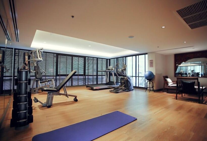 Отель Arcadia Suites Bangkok