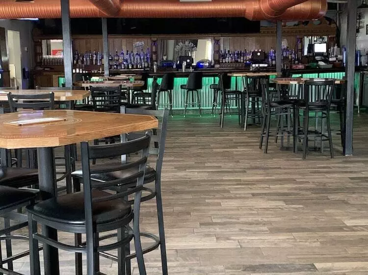 호텔 Commodore Perry Inn And Suites