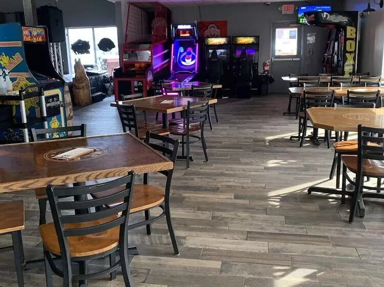 호텔 Commodore Perry Inn And Suites