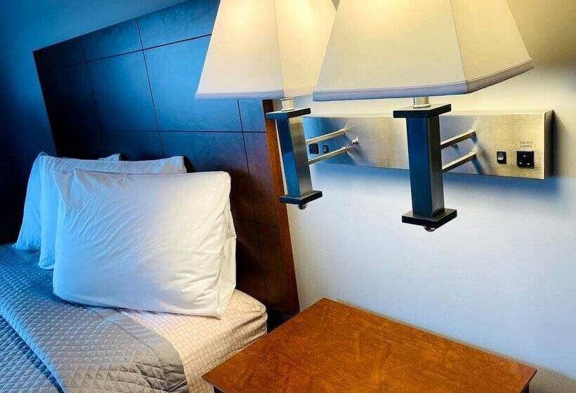 Szálloda Commodore Perry Inn And Suites