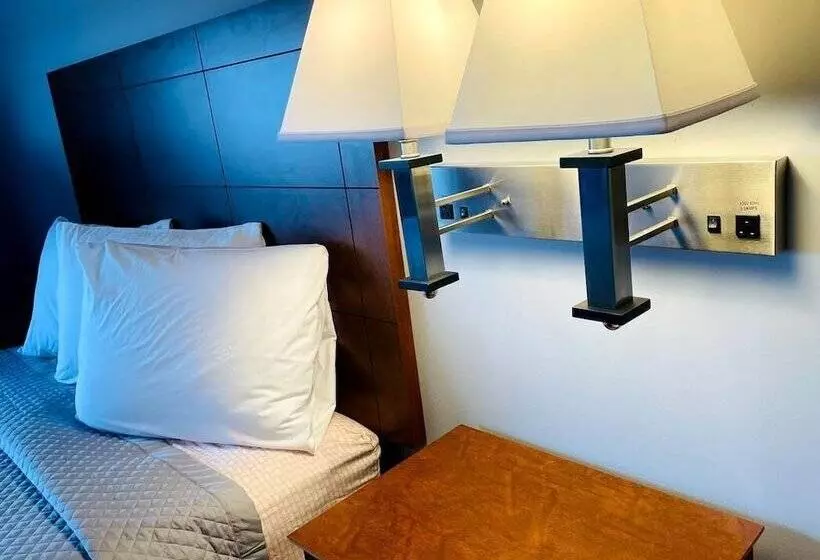 호텔 Commodore Perry Inn And Suites