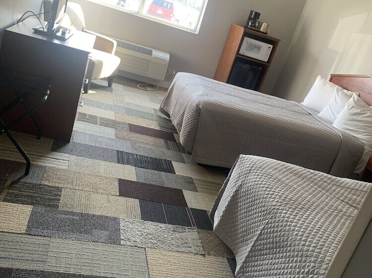 Szálloda Commodore Perry Inn And Suites