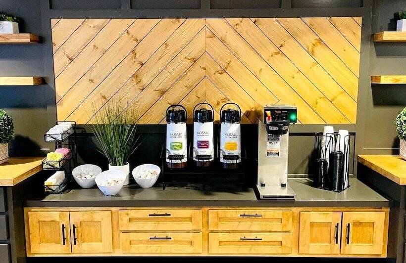 Szálloda Commodore Perry Inn And Suites