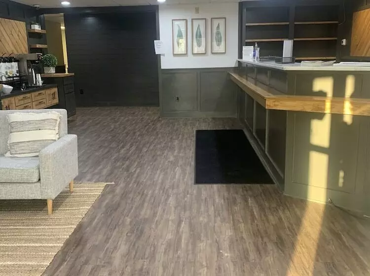 호텔 Commodore Perry Inn And Suites