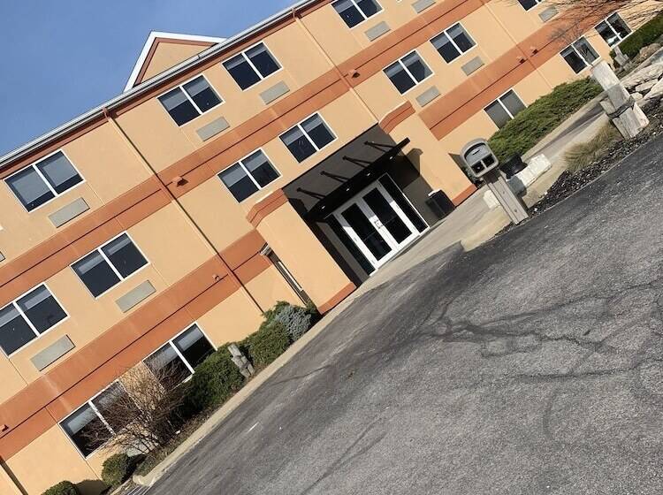 Szálloda Commodore Perry Inn And Suites