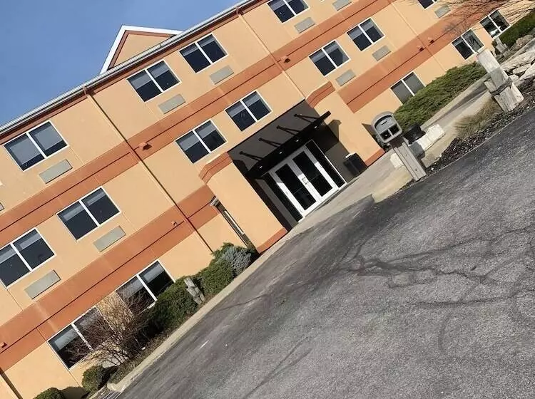 호텔 Commodore Perry Inn And Suites