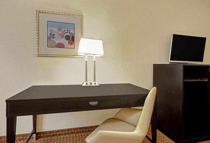فندق La Quinta Inn & Suites By Wyndham Port Arthur