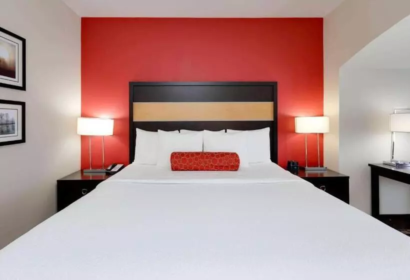 Отель La Quinta By Wyndham Starkville At Msu