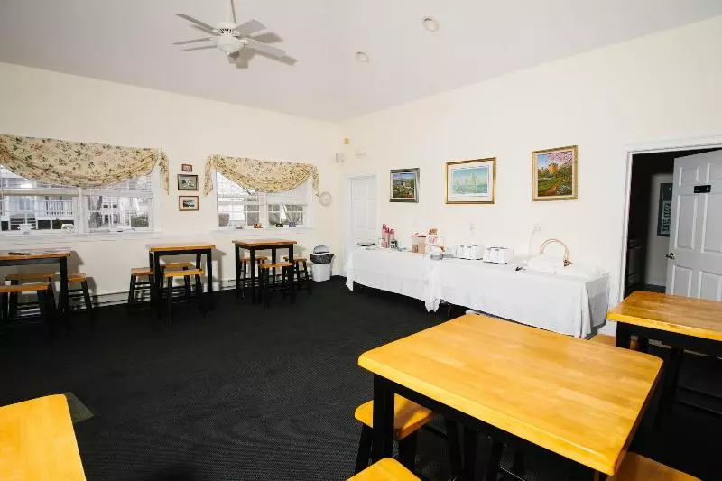 Отель Taber Inn