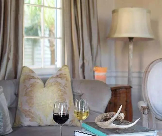 فندق Zero George