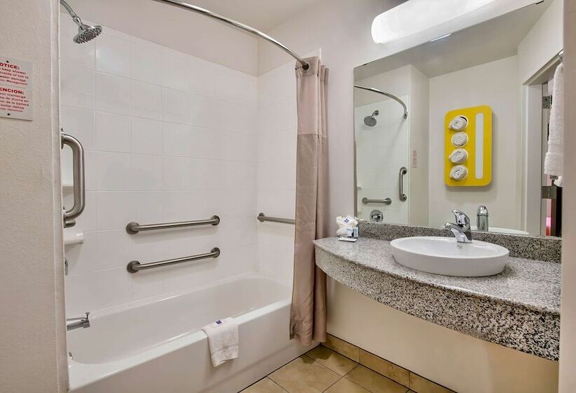 Motel 6eagle Pass, Tx  Lakeside