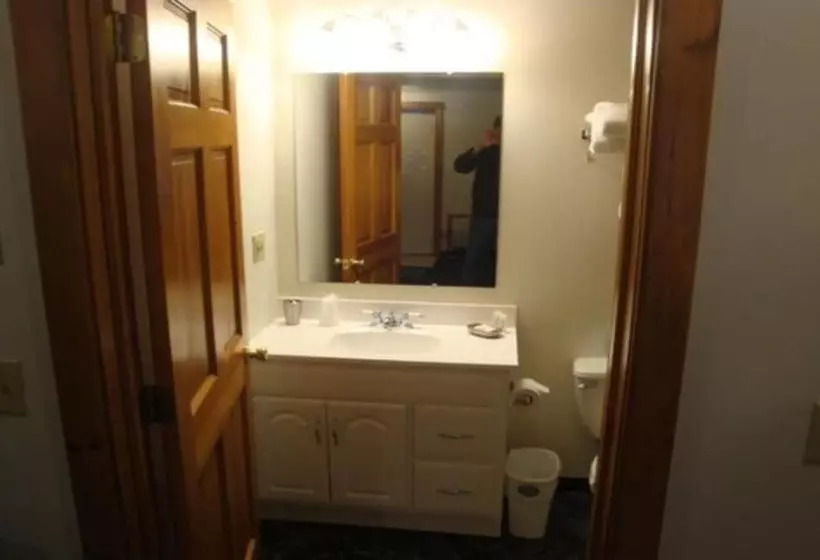 Мотель Maple Leaf Inn Lake Placid