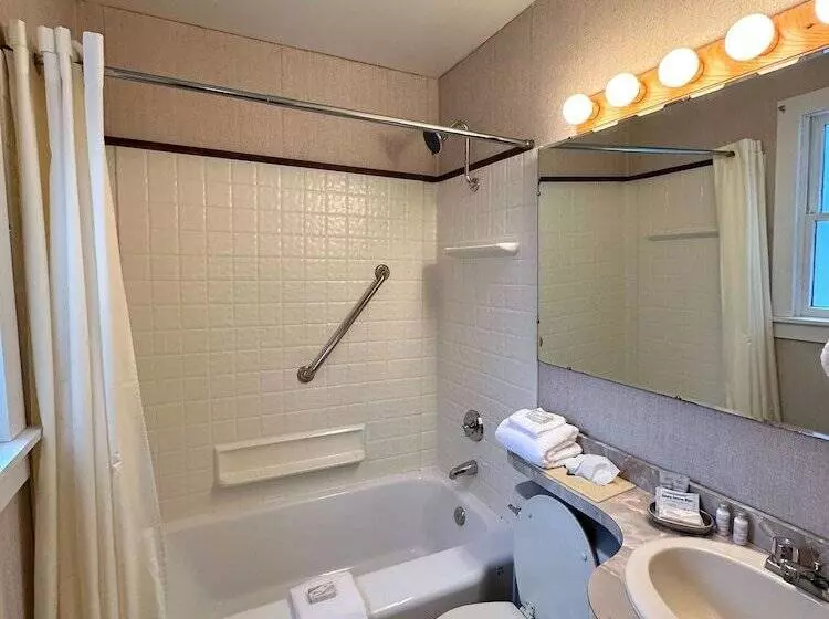 Мотель Maple Leaf Inn Lake Placid