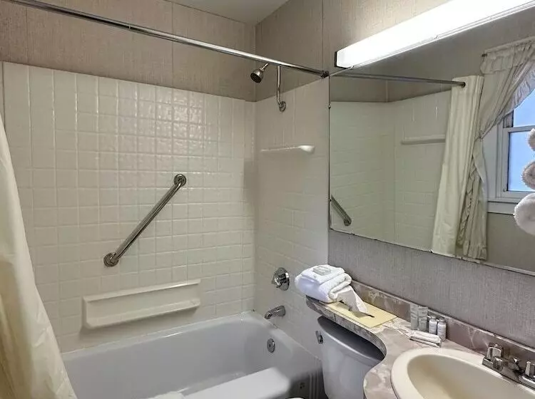 Мотель Maple Leaf Inn Lake Placid