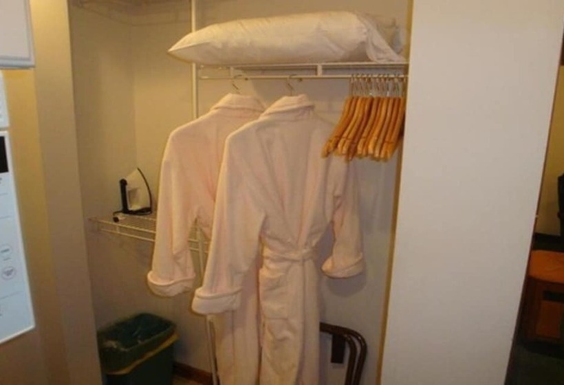 מוטל Maple Leaf Inn Lake Placid