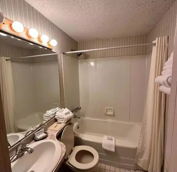 Мотель Maple Leaf Inn Lake Placid