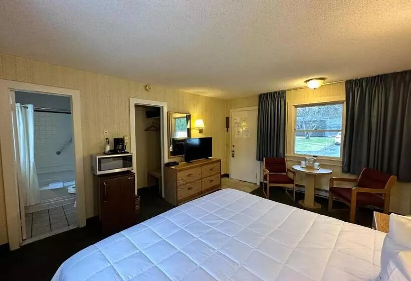 Мотель Maple Leaf Inn Lake Placid