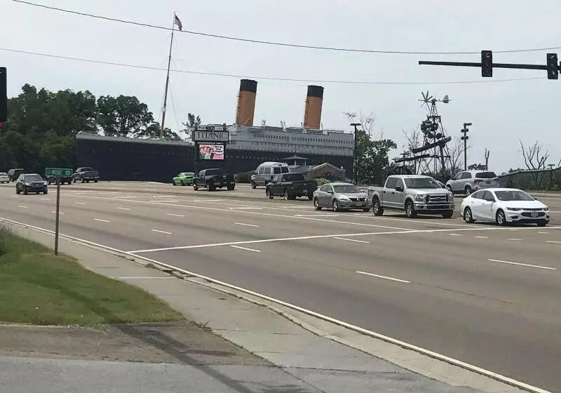 汽车旅馆 Smoky View Inn