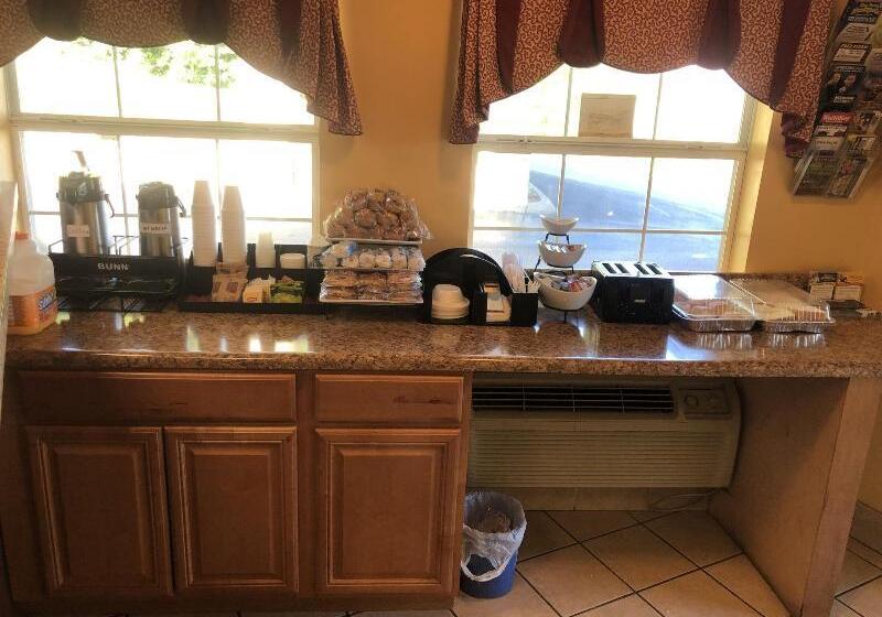 モーテル Smoky View Inn