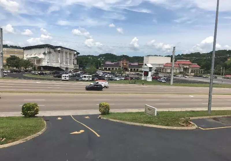 汽车旅馆 Smoky View Inn