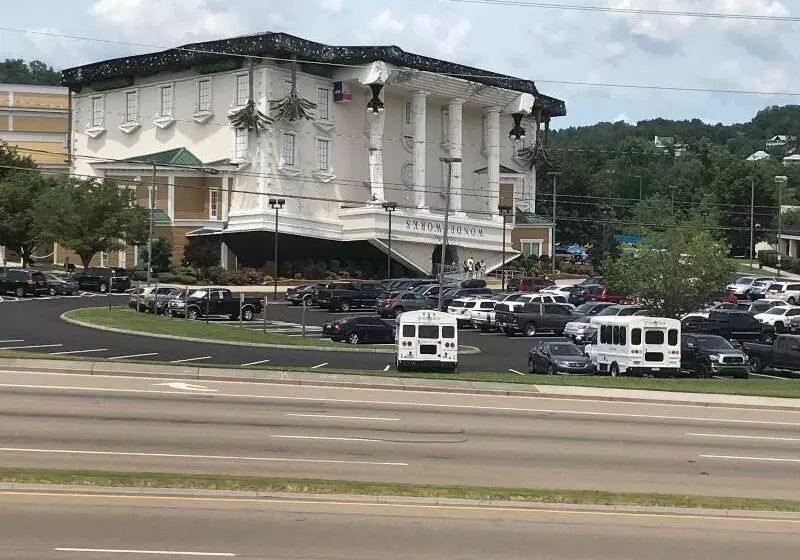 汽车旅馆 Smoky View Inn