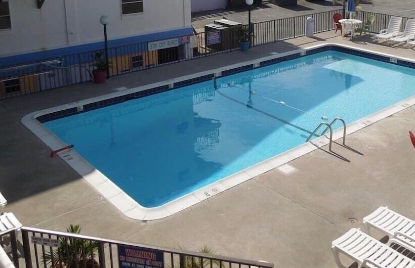 Rideau Oceanfront Motel