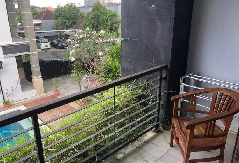 ホテル Reddoorz Near Jimbaran Beach 2
