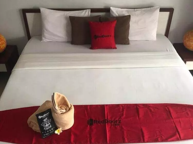ホテル Reddoorz Near Jimbaran Beach 2