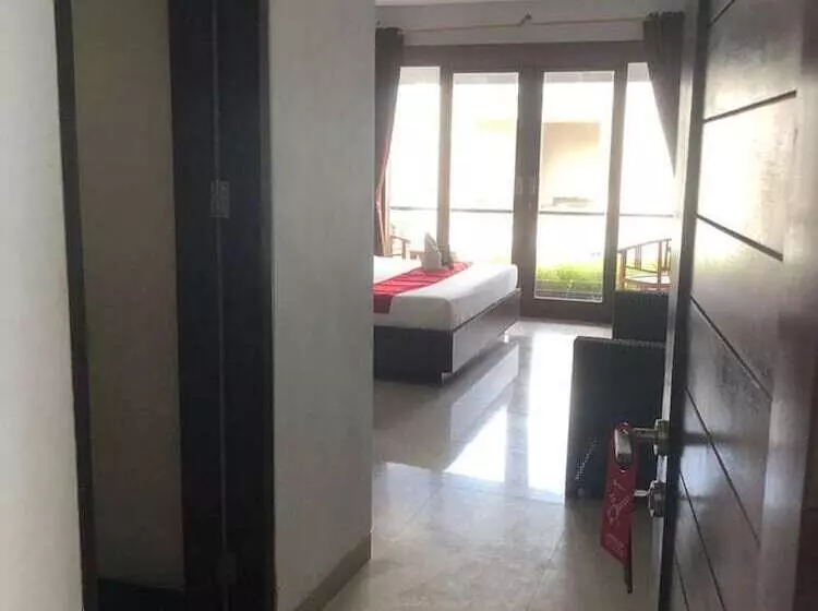 ホテル Reddoorz Near Jimbaran Beach 2