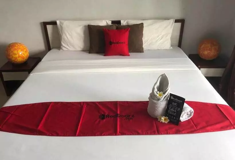 ホテル Reddoorz Near Jimbaran Beach 2