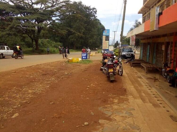 هتل At Ease Guest House