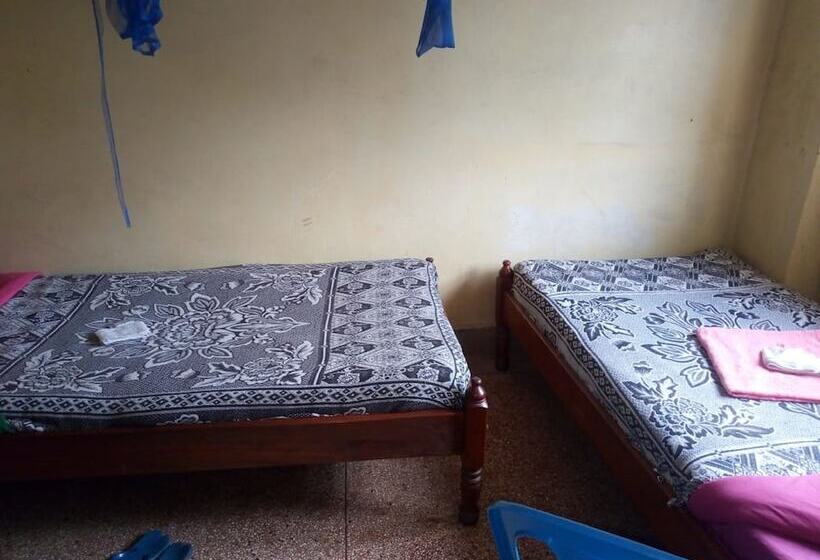 هتل At Ease Guest House