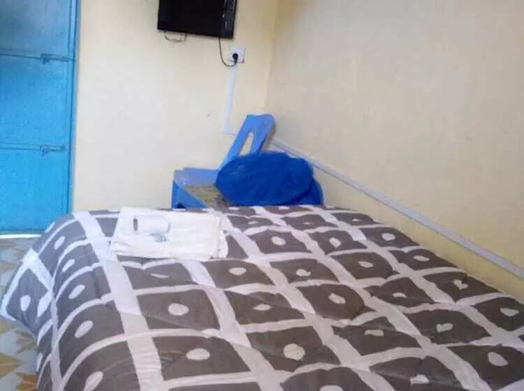 هتل At Ease Guest House