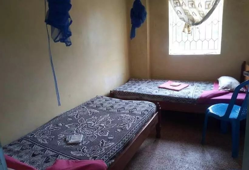 هتل At Ease Guest House