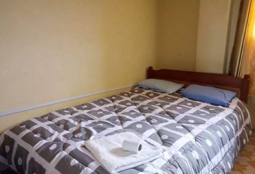 هتل At Ease Guest House