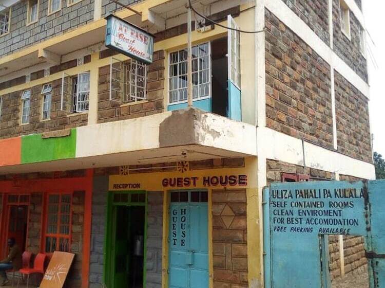 هتل At Ease Guest House