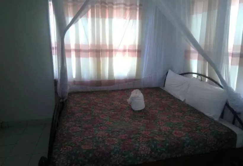 پانسیون Robert's Village Inn