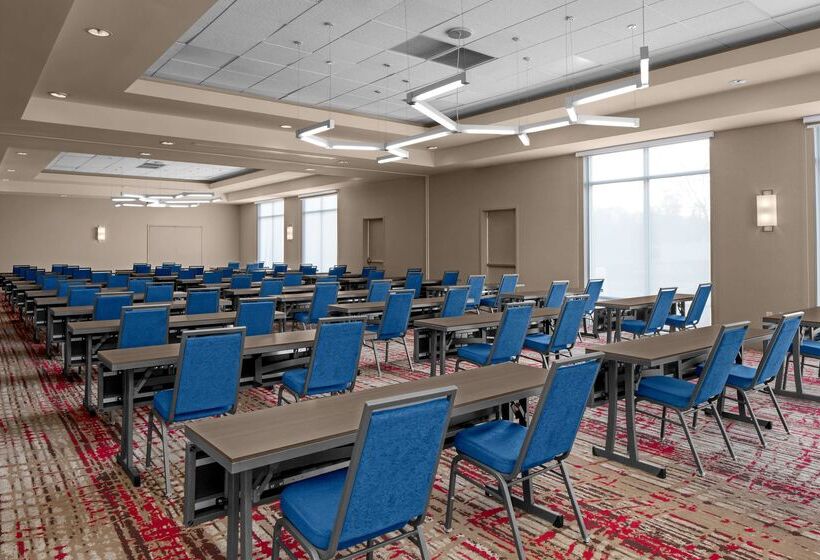 Отель Hilton Garden Inn Salt Lake City Airport