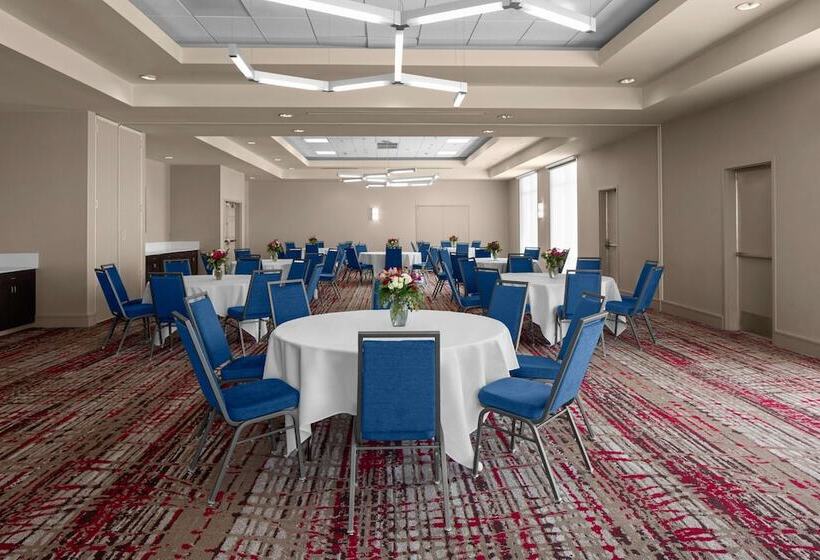 Отель Hilton Garden Inn Salt Lake City Airport