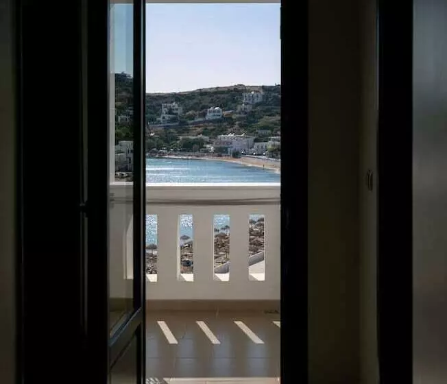 ホテル Krinos Suites