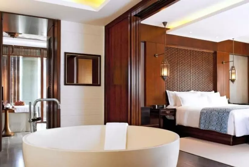 هتل Sanya Luhuitou Resort & Spa