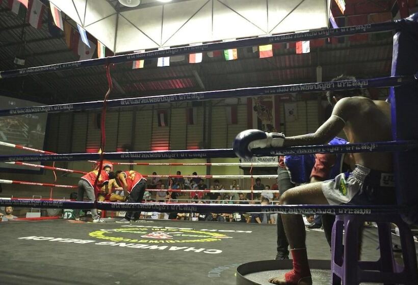 בית מלון כפרי Nantra Chaweng Beach