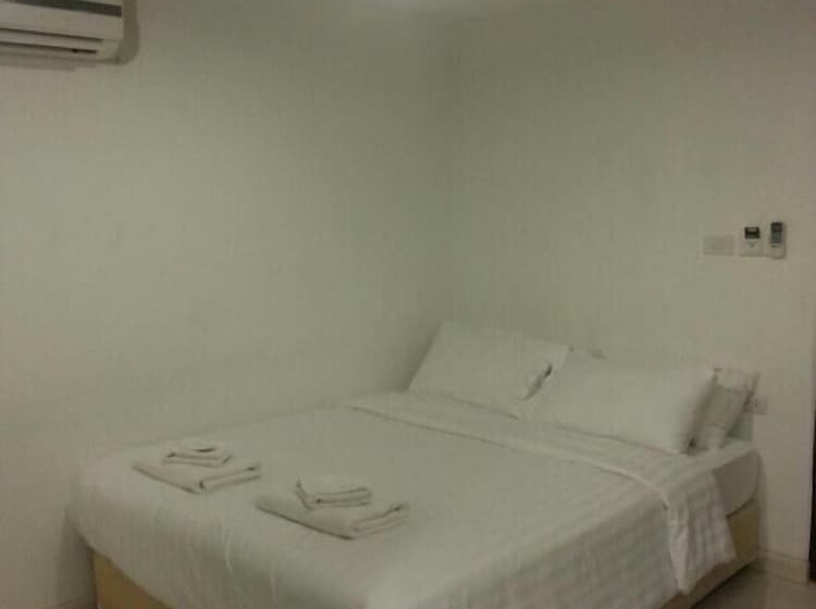 בית מלון כפרי Nantra Chaweng Beach