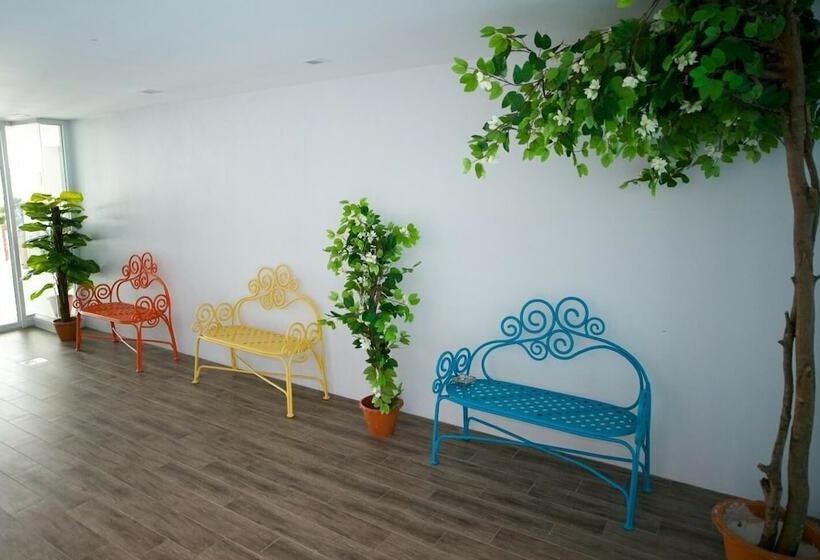 בית מלון כפרי Nantra Chaweng Beach